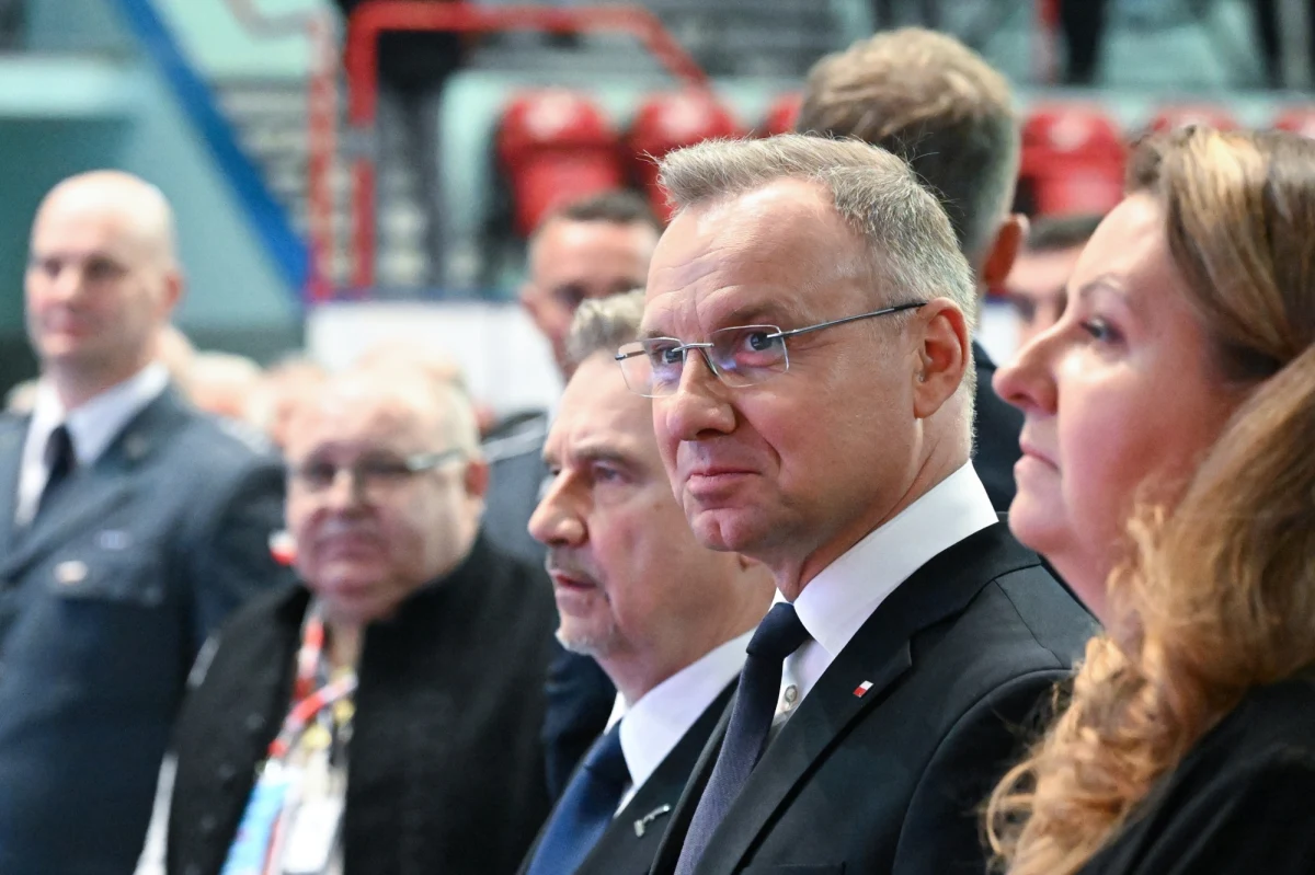 Andrzej Duda chciałby, aby Rada Dialogu Społecznego zaopiniowała ustawę obniżającą składkę zdrowotną dla przedsiębiorców. Polityk zapowiedział prośbę w tej sprawie w czwartek, w trakcie zjazdu Solidarności w Kołobrzegu. Duda podkreślił, że głos związkowców będzie dla niego "fundamentalnie ważny".