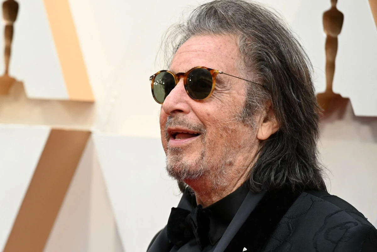 Urodziny obchodzi dzisiaj wyjątkowy aktor. Ośmiokrotnie nominowany do Oscara, laureat tej nagrody za rolę niewidomego byłego oficera w "Zapachu kobiety" Al Pacino skończył w piątek 85 lat. "Chcę latać, ponosić porażki. Zderzać się ze ścianą, bo dopiero wtedy wiem, że żyję" - przyznał aktor w opublikowanej niedawno autobiografii "Sonny Boy".