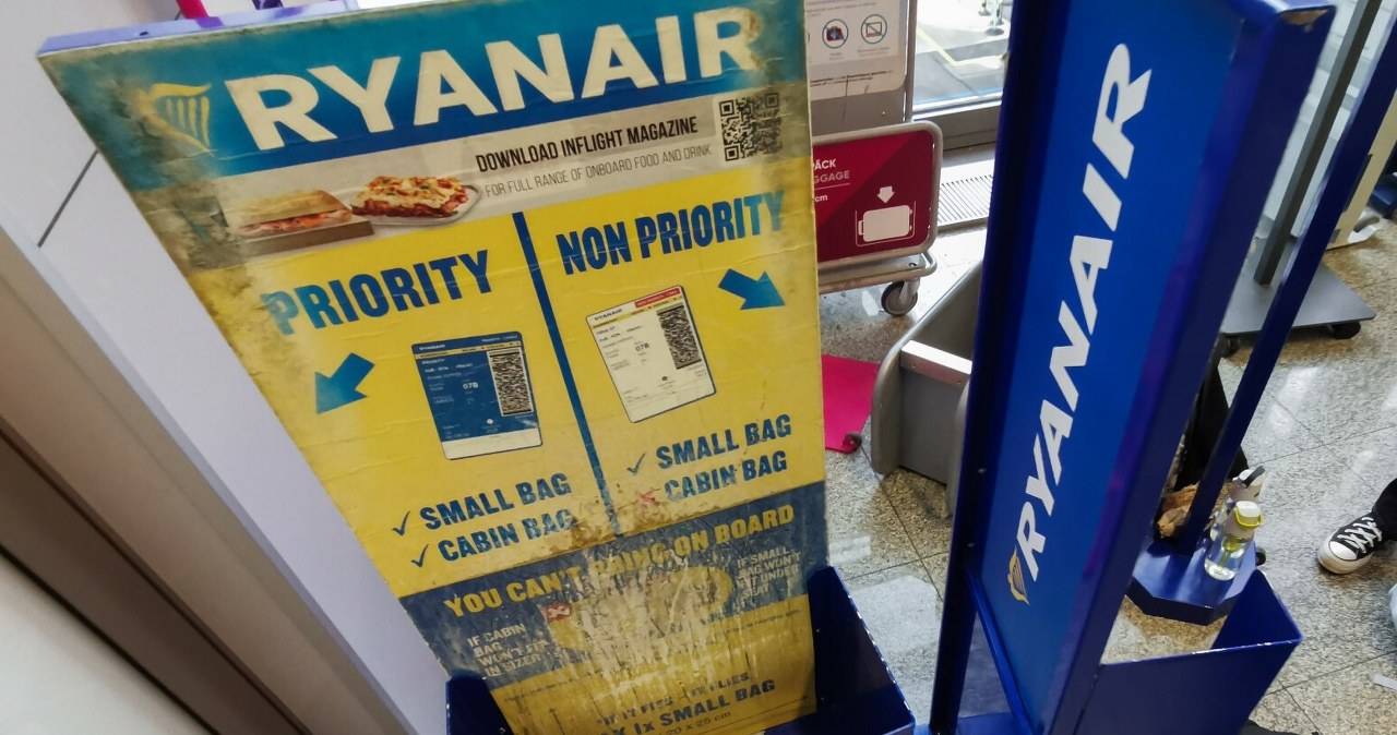 53 walizki w miesiącu i będzie premia. To dlatego Ryanair sprawdza bagaże