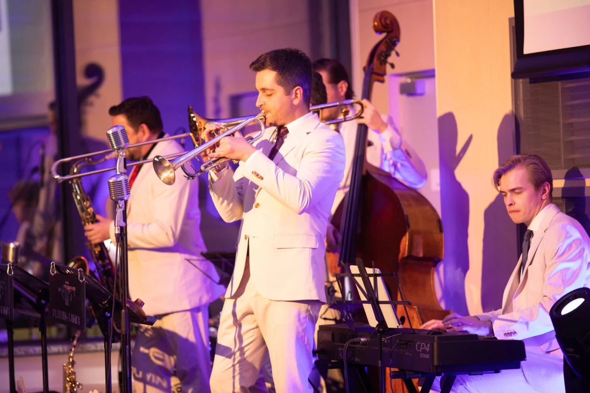 Już po raz dziewiąty Klub Studio w Krakowie zamieni się w prawdziwą stolicę muzyki, śmiechu i wzruszeń. Festiwal "Black or White" to niepowtarzalna okazja, by zobaczyć największe gwiazdy polskiej sceny muzycznej i kabaretowej, a przy okazji wesprzeć ważną inicjatywę prozdrowotną.