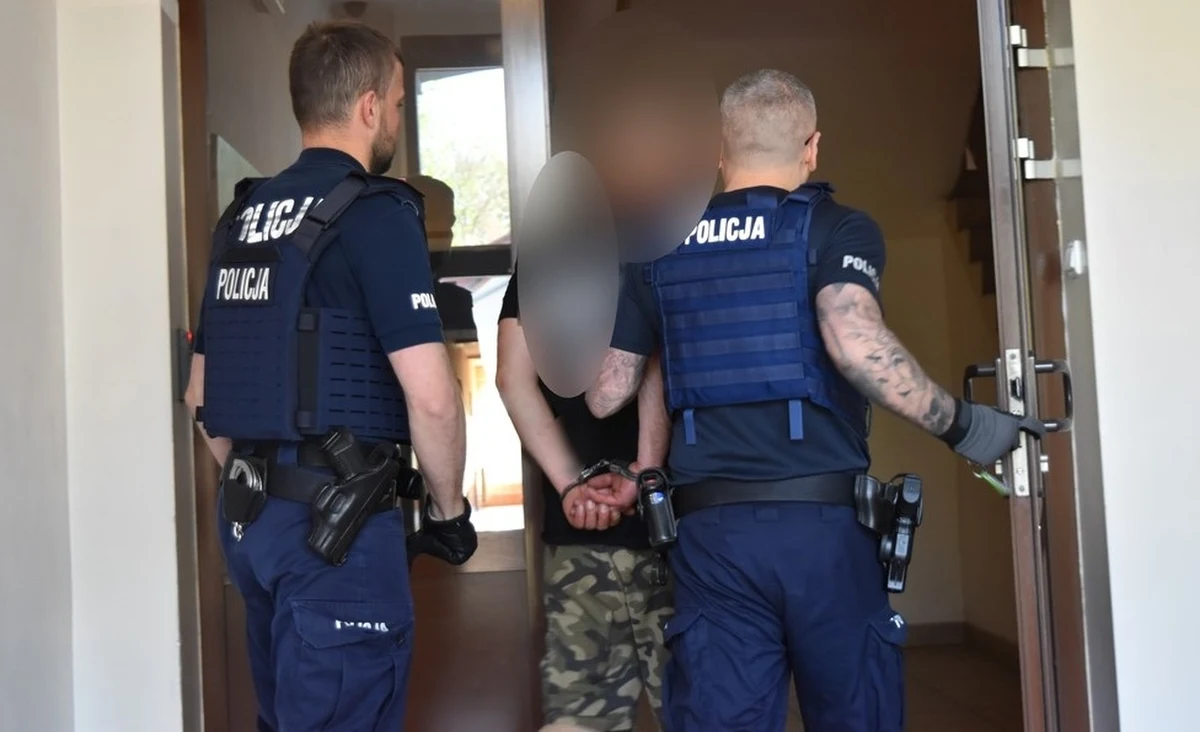 Do aresztu trafiło czterech mężczyzn w wieku 43, 37, 36 i 17 lat, podejrzanych w sprawie uprowadzenia, wymuszenia rozbójniczego i doprowadzenia do obcowania płciowego 16-latka - poinformowała policja w piątek. 13 kwietnia w Śremie sprawcy wciągnęli chłopca siłą do samochodu, zabrali mu telefon komórkowy, założyli torebkę foliową na głowę, wywieźli i zgwałcili. Grozi im do 20 lat więzienia.