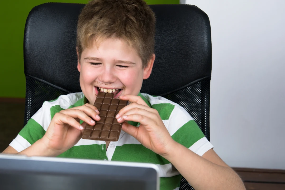 Co trzecie dziecko w Polsce ma nadwagę lub otyłość – alarmują specjaliści. W Rzeszowie podjęto zdecydowane kroki: miasto finansuje konsultacje u specjalistów dla uczniów szkół podstawowych. Rodzice mają czas do 15 maja, by zgłosić dzieci do programu. Kto może skorzystać i co obejmuje pomoc?