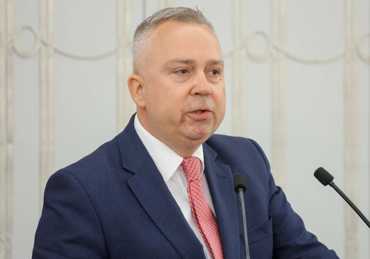 Piotr Woźniak wykluczony z klubu Lewicy. Senator został ukarany za złamanie dyscypliny w głosowaniu dotyczącym składki zdrowotnej dla przedsiębiorców - poinformował rzecznik Nowej Lewicy Łukasz Michnik. 