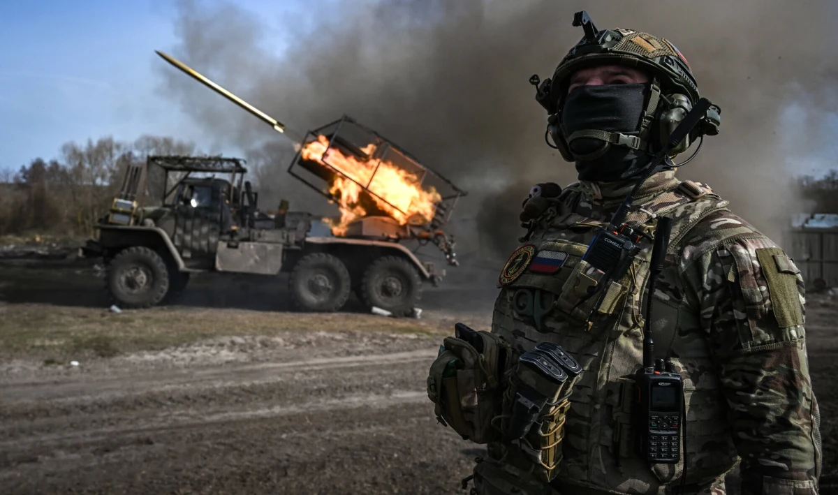 Donald Trump w piątek wieczorem przyleciał do Rzymu, by wziąć udział w uroczystościach pogrzebowych papieża Franciszka. Po tym, jak samolot z prezydentem USA i jego żoną Melanią wylądował na lotnisku w stolicy Włoch, gospodarz Białego Domu napisał w mediach społecznościowych, że "Rosja i Ukraina są blisko porozumienia".