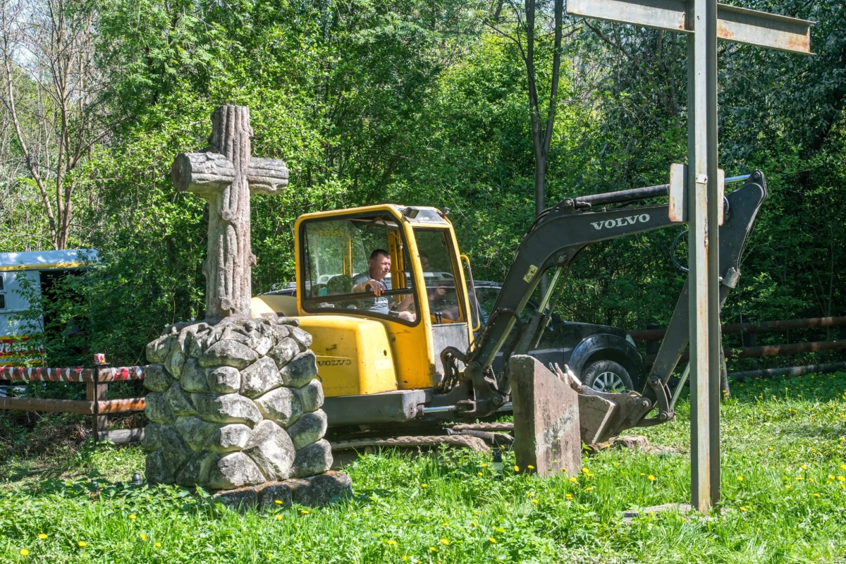 Wiceminister kultury Ukrainy Andrij Nadżos odniósł się do doniesień o blokadzie informacyjnej na temat ekshumacji w Puźnikach. „Poszukiwania ludzkich szczątków to nie reality show” – zaznaczył. Przestrzegał też przed upolitycznieniem sprawy. 