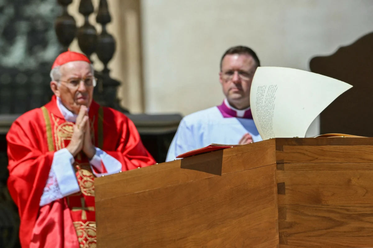 Kardynał Giovanni Battista Re wygłosił homilię w trakcie pogrzebu papieża Franciszka. To było precyzyjne podsumowanie pontyfikatu Ojca Świętego, ale jak zauważył dziennikarz RMF FM Tomasz Terlikowski - nie było w niej ani słowa o krytyce Franciszka kierowanej wobec Kościoła.