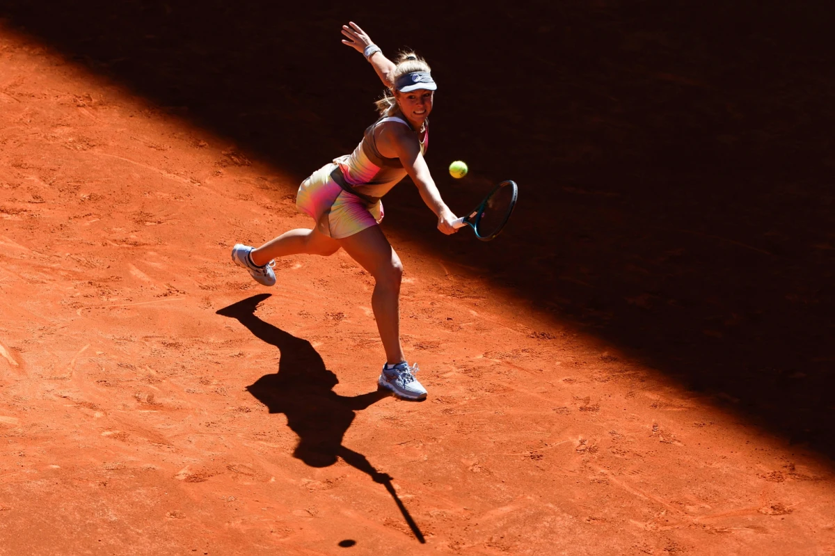 W trzeciej rundzie prestiżowego turnieju WTA 1000 na kortach ziemnych w Madrycie, Magdalena Fręch nie zdołała pokonać Rosjanki Mirry Andriejewej. Polka przegrała 5:7, 3:6. Tymczasem Iga Świątek przygotowuje się do swojego meczu z Lindą Noskovą.