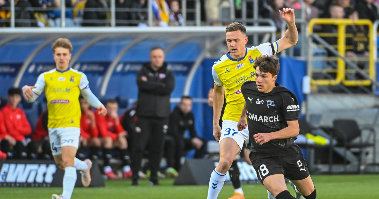 Czerwona kartka odmieniła starcie sąsiadów w tabeli. Jeden gol zadecydował