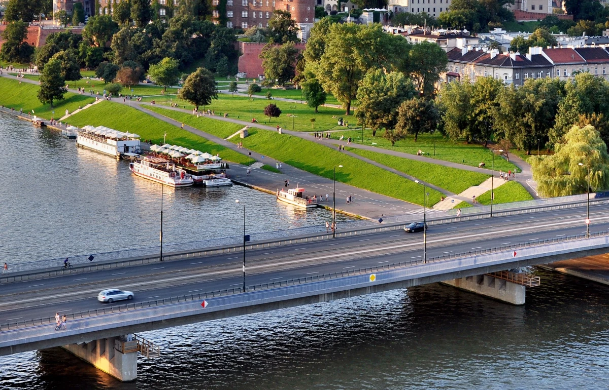 Mieszkańców Krakowa czekają gigantyczne utrudnienia. 10 maja rozpocznie się remont Mostu Grunwaldzkiego - jednej z najważniejszych przepraw przez Wisłę. Będzie on niedostępny dla samochodów i tramwajów. 