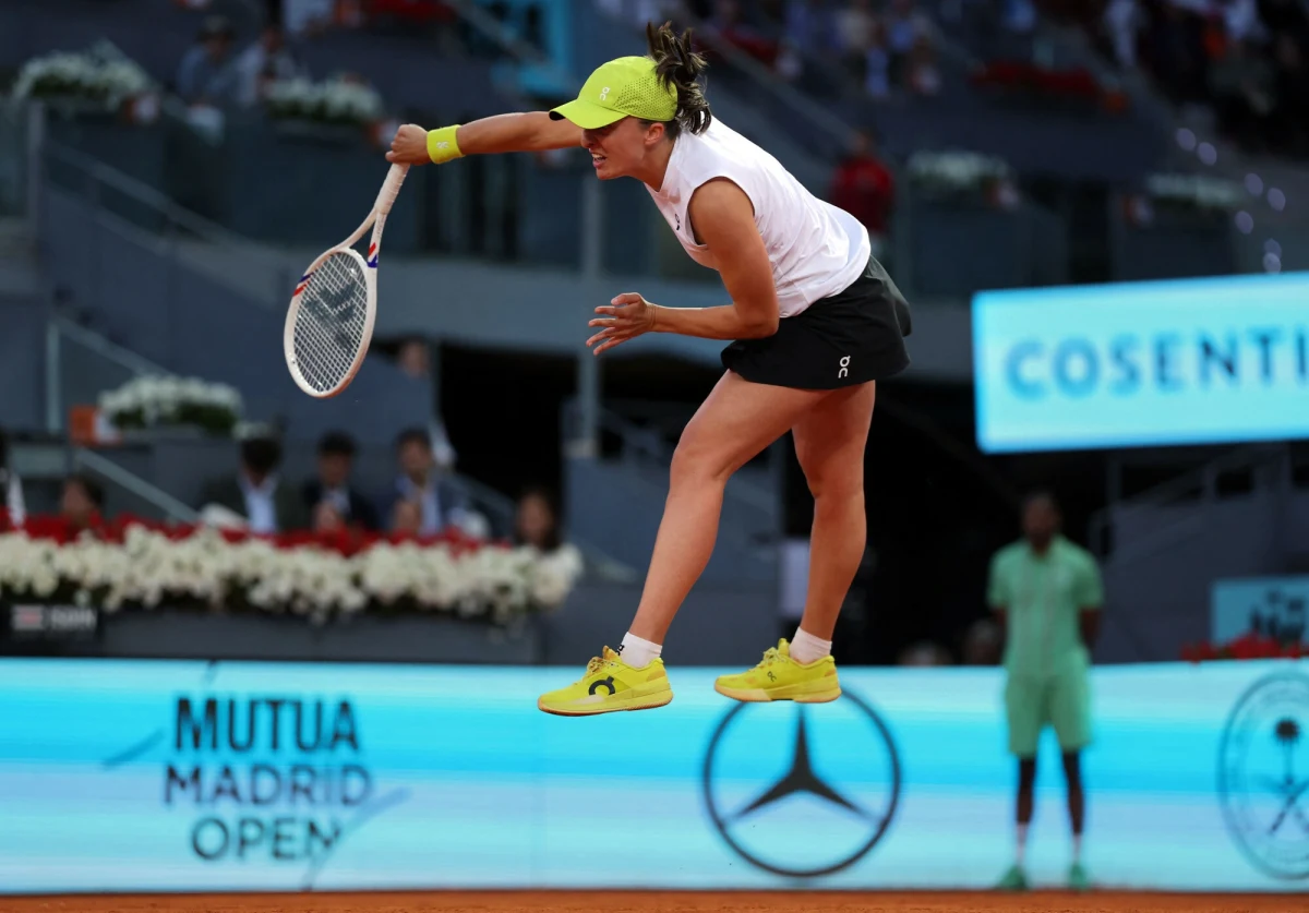 Iga Świątek pokonała Czeszkę Lindę Noskovą 6:4, 6:2 i awansowała do 1/8 finału turnieju WTA 1000 w Madrycie. Spotkanie trwało godzinę i 18 minut. Kolejną rywalką Polski będzie Rosjanka Diana Sznajder.