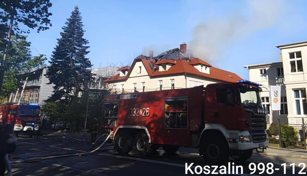 W Koszalinie przy ulicy Piłsudskiego 43 w niedzielny poranek wybuchł pożar. Ogień pojawił się w budynku, w którym mieści się przedszkole i lokale do wynajęcia. Konieczna była ewakuacja lokatorów.