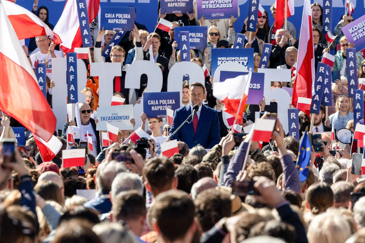 "Jak na was patrzę, to mogę powiedzieć z całą mocą - jestem waszym kandydatem, kandydatem obywatelskim" – tymi słowami kandydat na prezydenta Rafał Trzaskowski zwrócił się do osób, które przyszły na jego niedzielny wiec w Poznaniu. Głos w trakcie wydarzenia zabrali również żona Trzaskowskiego, Małgorzata, a także minister spraw zagranicznych Radosław Sikorski.