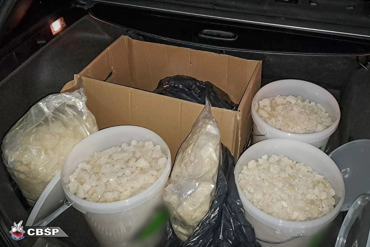 Ponad 100 kg narkotyków o czarnorynkowej wartości 4 milionów złotych zabezpieczyli funkcjonariusze CBŚP podczas akcji w Rzeszowie. Operacja została wymierzona w grupę przestępczą wywodzącą się ze środowiska pseudokibiców. Zatrzymano dwóch mężczyzn.