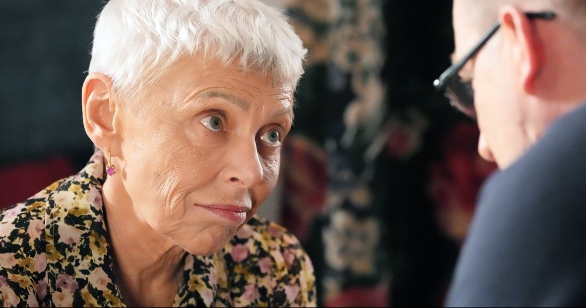 "Barwy szczęścia": Krystyna w sidłach choroby! Czy uda się ją uratować?