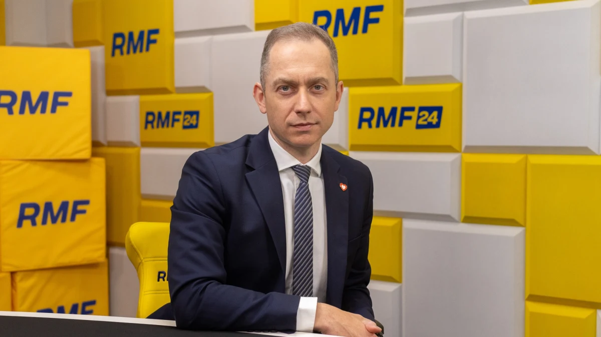 "Wreszcie Donald Trump zobaczył, że Władimir Putin nie ma dobrych intencji" - mówił w Porannej rozmowie w RMF FM wiceminister obrony narodowej Cezary Tomczyk. Polityk KO był pytany, czy nie obawia się wejścia prezydenta do kampanii wyborczej. "Ludzie nie chcą partyjnej prezydentury" - mówił Tomczyk. "Karol Nawrocki nie ma nic do powiedzenia w tym obozie i będzie słupem, który będzie miał wetować ustawy rządu" - podkreślił polityk KO. Wiceszef MON zapowiedział, że Polska odpowie na białorusko-rosyjskie ćwiczenia Zapad-2025 "w adekwatny sposób".