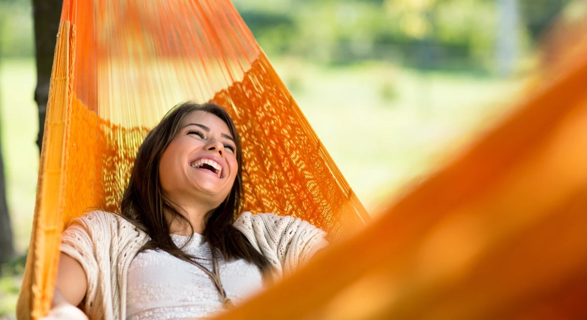 Przed nami kolejna okazja do przedłużenia weekendu. Wzięcie urlopu 2 maja wydłuży nam czas wypoczynku majówkowego do czterech dni. Urlop w przypadku niektórych pracowników nie będzie konieczny - pracodawcy mogą odgórnie zarządzić tego dnia wolne za przypadające w sobotę Święto Narodowe Trzeciego Maja.