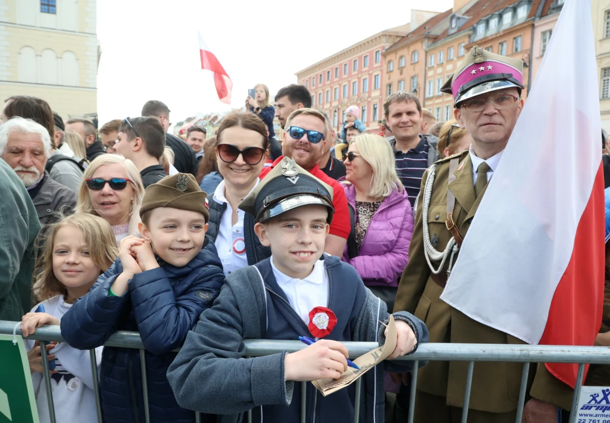 3 maja przypada jedno z najważniejszych świąt w polskim kalendarzu. Święto Konstytucji 3 maja upamiętnia uchwalenie w 1791 roku pierwszej w Europie i drugiej na świecie konstytucji. Najważniejsze informacje o historii tego święta i tegorocznych obchodach znajdziesz w tym artykule.