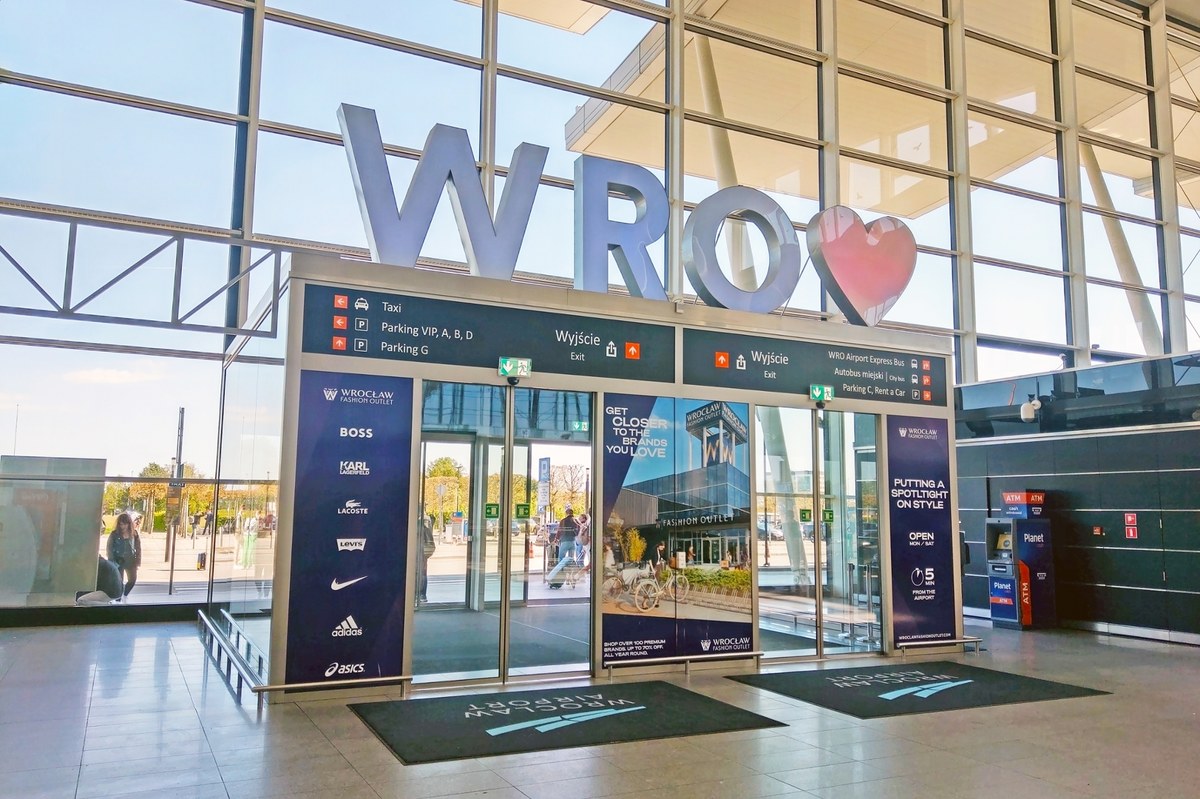 Wrocławskie lotnisko z nową usługą. Punkt paszportowy już działa