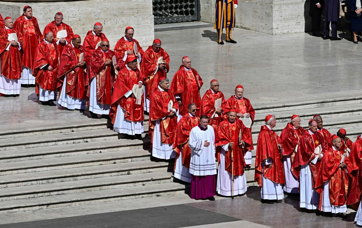 Konklawe, które wybierze nowego papieża po śmierci Franciszka, rozpocznie się w środę 7 maja - potwierdził Watykan. Nieco wcześniej tę informację podał Reuters. Papież Franciszek zmarł w Poniedziałek Wielkanocny.