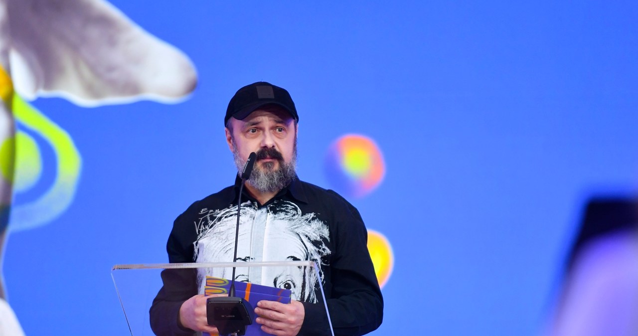 Rozkochał w sobie Polaków na ekranie. Teraz przychodzi z "Romeo i Julią"