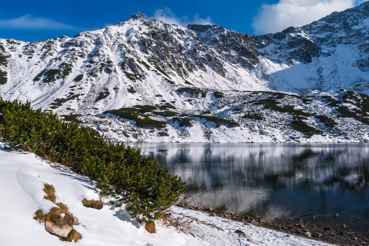 Tatry już bez zagrożenia lawinowego, ale TOPR ostrzega turystów
