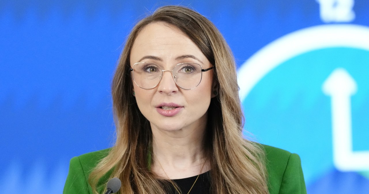 Czterodniowy tydzień pracy to urzędy i usługi zamknięte w piątek? Minister tłumaczy