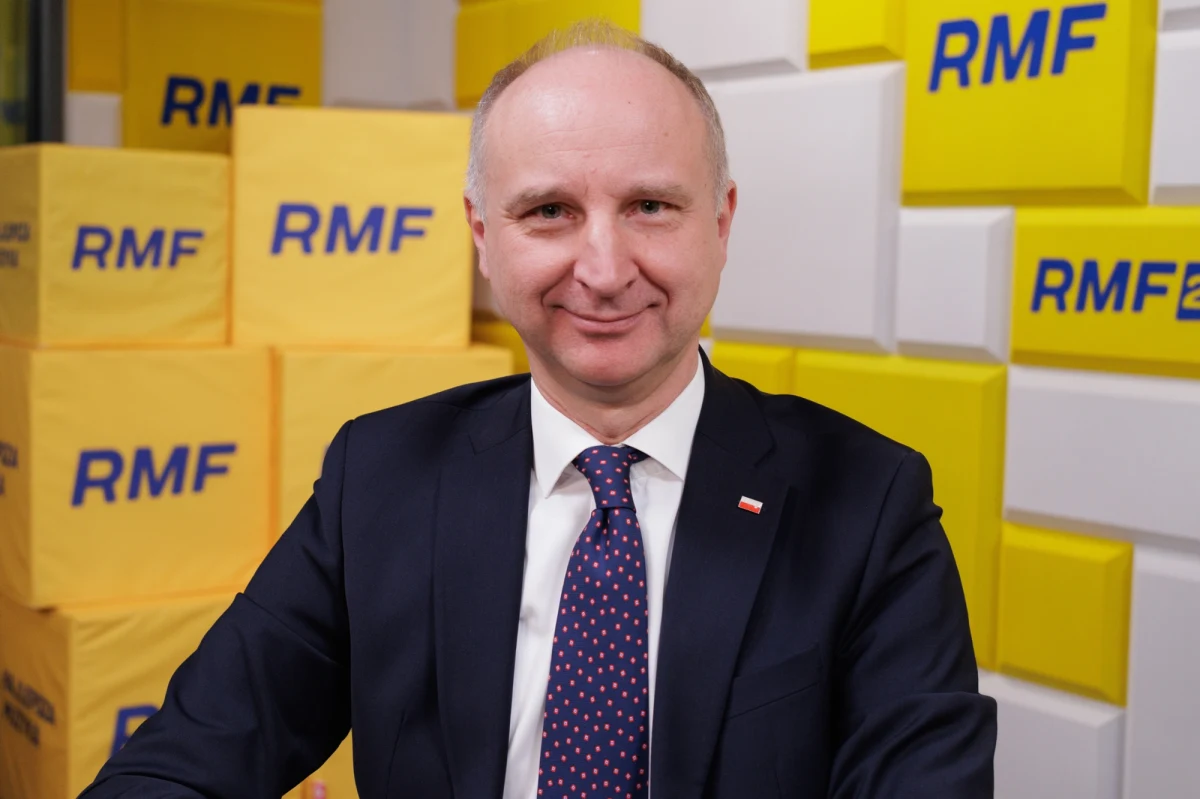 Posiedzenie Rady Bezpieczeństwa Narodowego odbędzie się w maju. Termin zostanie podany - powiedział w Rozmowie o 7:00 w Radiu RMF24 Wojciech Kolarski, odnosząc się do zapowiedzi prezydenta, że w niedługim czasie zwoła RBN, by omówić kwestie bezpieczeństwa energetycznego. "Proszę tego nie łączyć z wyborami" - stwierdził rozmówca Piotra Salaka. Minister mówił też o ewentualnej wizycie Donalda Trumpa w Polsce. Prezydencki minister przekazał, że prezydent Duda w poniedziałek (5 maja) chce skonsultować się z Radą Dialogu Społecznego ws. noweli ustawy obniżającej składkę zdrowotną dla przedsiębiorców. 