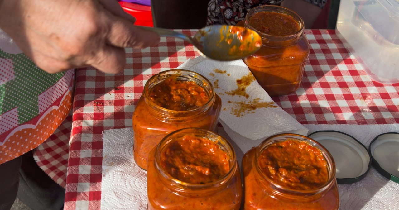Zafunduj sobie kulinarną podróż do Bałkanów. Wystarczy dodać do bulionu