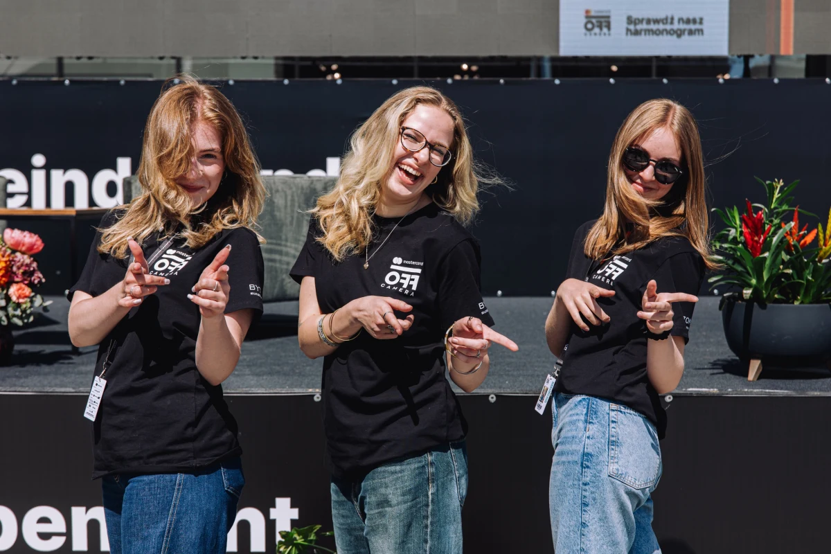 W ramach sekcji Pokazy specjalne na 18. Mastercard OFF CAMERA, 29 kwietnia o godz. 19:00 w Małopolskim Ogrodzie Sztuki (Sala duża) odbędzie się pokaz filmu "Zemsta" w reżyserii Andrzeja Wajdy. Po projekcji odbędzie się spotkanie z twórcami: Katarzyną Figurą, Rafałem Królikowskim oraz Lechem Dyblikiem, które poprowadzi Krzysztof Kwiatkowski. To doskonała okazja, by odświeżyć to wielkie dzieło lub poznać je po raz pierwszy oraz wysłuchać rozmowy z jego autorami. Spotkanie odbędzie się w języku polskim.