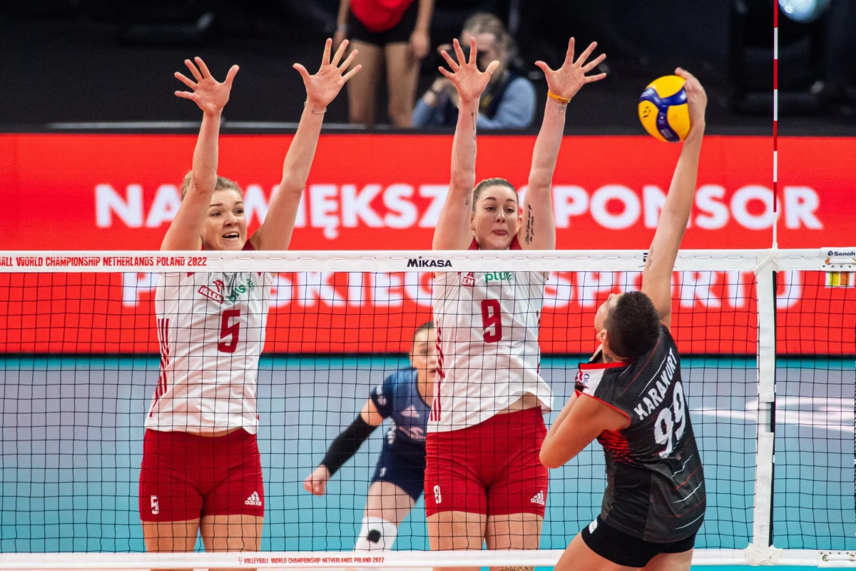 Trener reprezentacji Polski kobiet Stefano Lavarini podał listę siatkarek, z którymi rozpocznie przygotowania do sezonu 2025. "W rozpoczynającym się sezonie chcielibyśmy włożyć więcej pracy w testowanie zawodniczek, które mogłyby znaleźć dla siebie miejsce w nowym cyklu olimpijskim. Jednocześnie cały czas chcemy osiągać jak najlepsze wyniki zarówno w Lidze Narodów, jak i w mistrzostwach świata" - mówi selekcjoner.