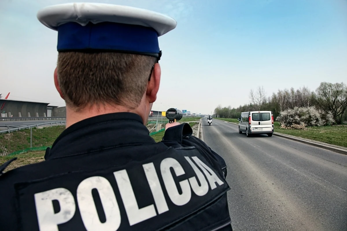 Będą wzmożone kontrole policji w województwie zachodniopomorskim w związku ze zbliżającą się majówką. Służby apelują o rozwagę i zadbanie o własne bezpieczeństwo zarówno w ruchu drogowym, jak i w czasie wypoczynku nad wodą.