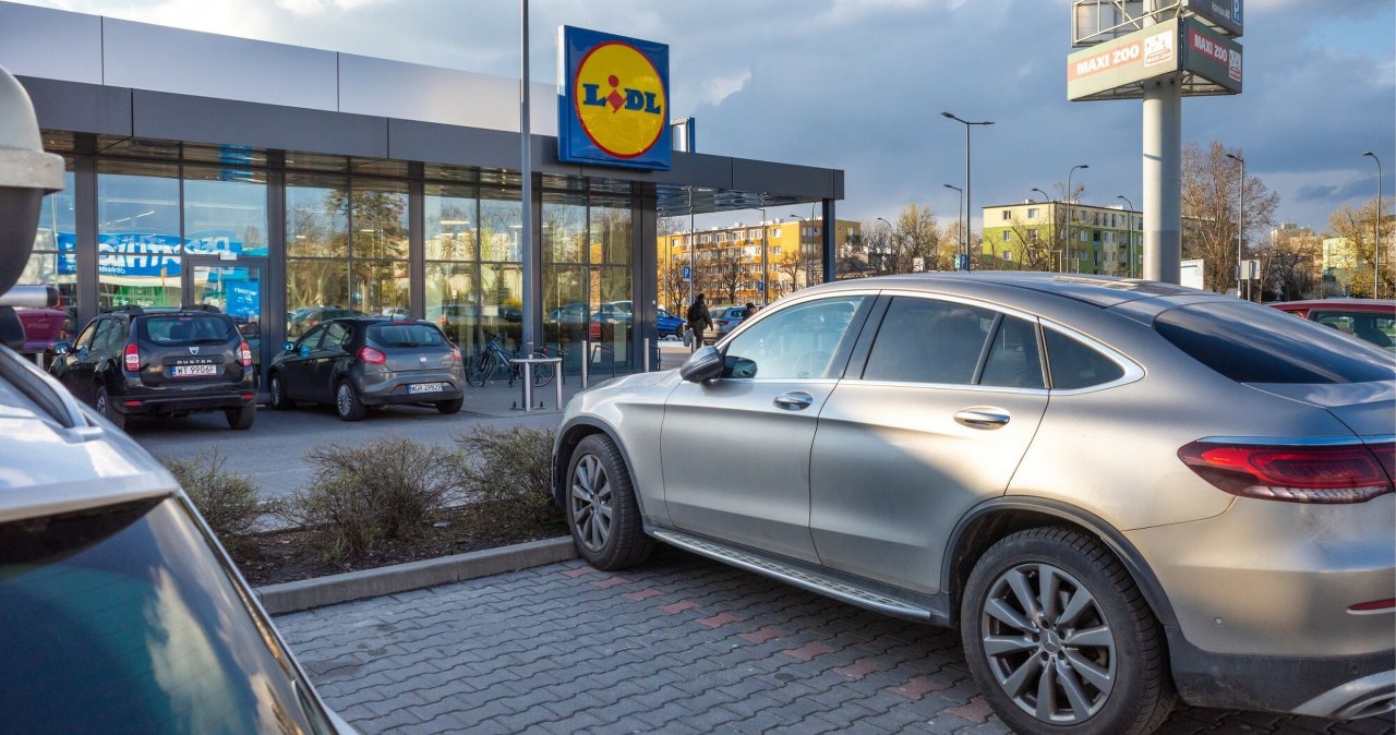 Koniec z biletami na parkingach pod Lidlem. Kamery pilnują kierowców