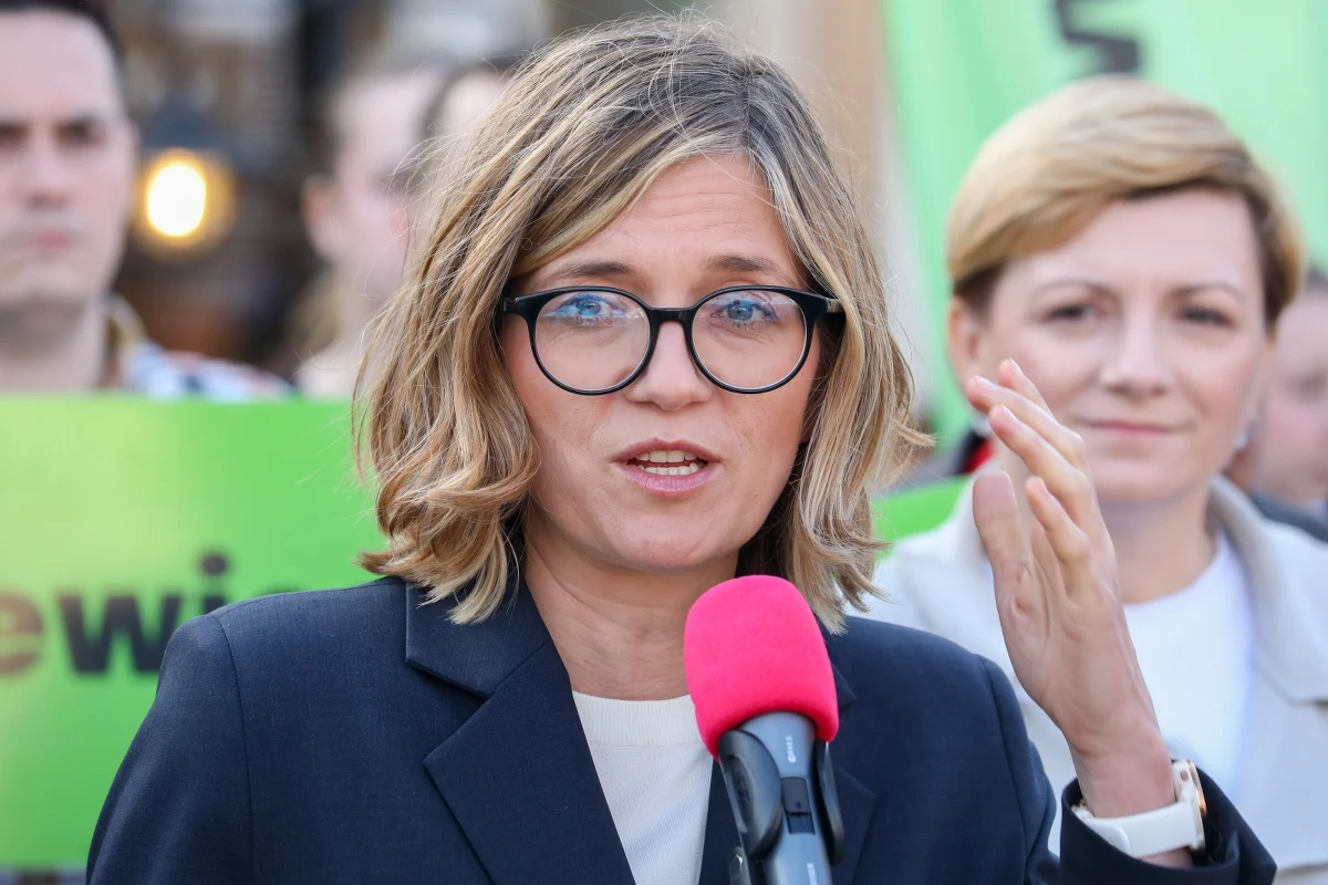 Magdalena Biejat, kandydatka Lewicy na prezydenta, nazwała Grzegorza Brauna człowiekiem, "który powoli zamienia się w naszego rodzimego terrorystę”. W ten sposób nawiązała do jego bulwersujących wypowiedzi w czasie poniedziałkowej debaty prezydenckiej. Jak dodała, za swoje słowa eurposeł Braun powinien wylądować w więzieniu.