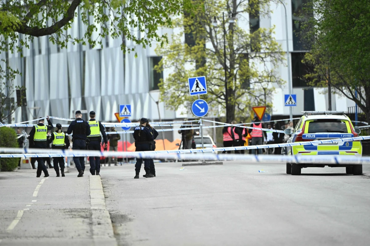 Trzy osoby zostały zabite w strzelaninie w centrum szwedzkiej Uppsali. Policja szuka sprawcy. Obława trwa, a nad miastem lata policyjny helikopter. Wcześniej służby otrzymały informacje o odgłosach strzałów, a świadkowie opisywali ludzi uciekających z centrum miasta.