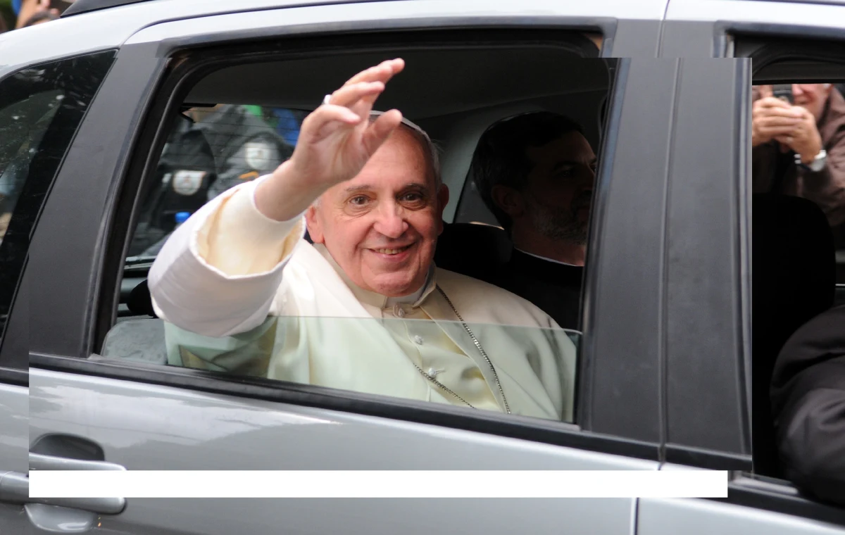 "Kiedy po raz siedemdziesiąty siódmy usłyszeliśmy moje nazwisko, rozległy się oklaski" - papież Franciszek w autobiografii zdradził część tajemnic konklawe. Już 7 maja w Watykanie kardynałowie rozpoczną procedurę wyboru nowego Ojca Świętego.