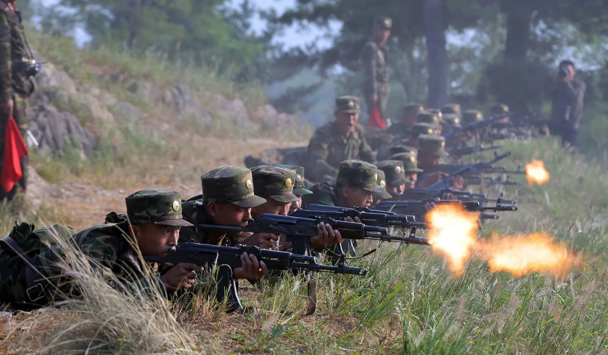 Choć podczas walk z Ukraińcami zginęło około 600 północnokoreańskich żołnierzy, a tysiące zostało rannych, to przez pół roku wojskowi Pjongjangu "wykazali oznaki poprawy" zdolności bojowych - to główne ustalenia południowokoreańskiej agencji wywiadowczej na temat udziału Korei Północnej w wojnie w Ukrainie. "Północnokoreańskie wojsko stało się mniej nieudolne" - twierdzi Seul i wskazuje, co Moskwa dała reżimowi w zamian.