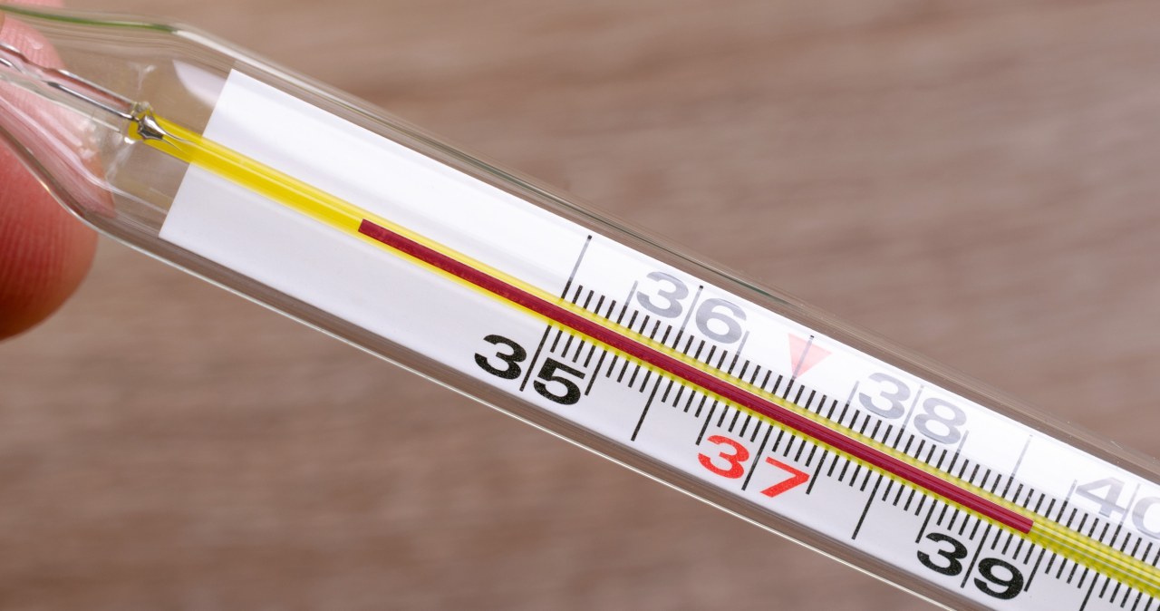 Czy każdą gorączkę należy zbijać? Poznaj najnowsze zalecenia specjalistów