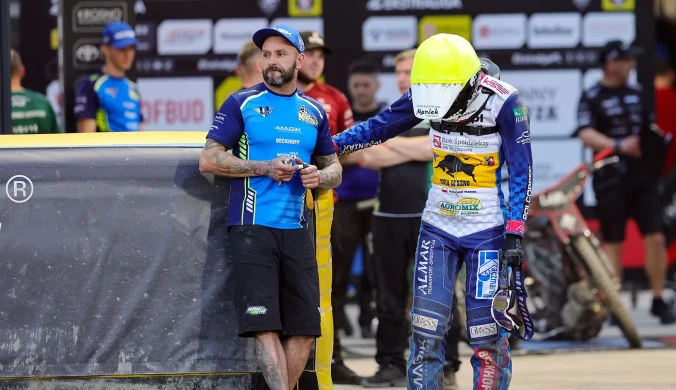 Kibole krzyczeli na leżących zawodników. Bulwersujące zachowanie