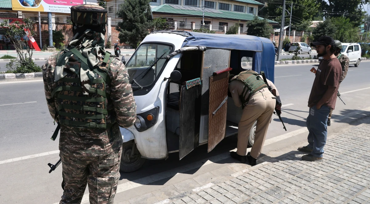 Po ubiegłotygodniowej masakrze w indyjskim stanie Dżammu i Kaszmir, w wyniku której zginęło 26 osób, rośnie napięcie między Indiami i Pakistanem - dwoma mocarstwami nuklearnymi. Islamabad twierdzi, że posiada wiarygodne informacje wywiadowcze, świadczące o tym, że Indie zamierzają rozpocząć atak zbrojny w ciągu najbliższych 24-36 godzin.
