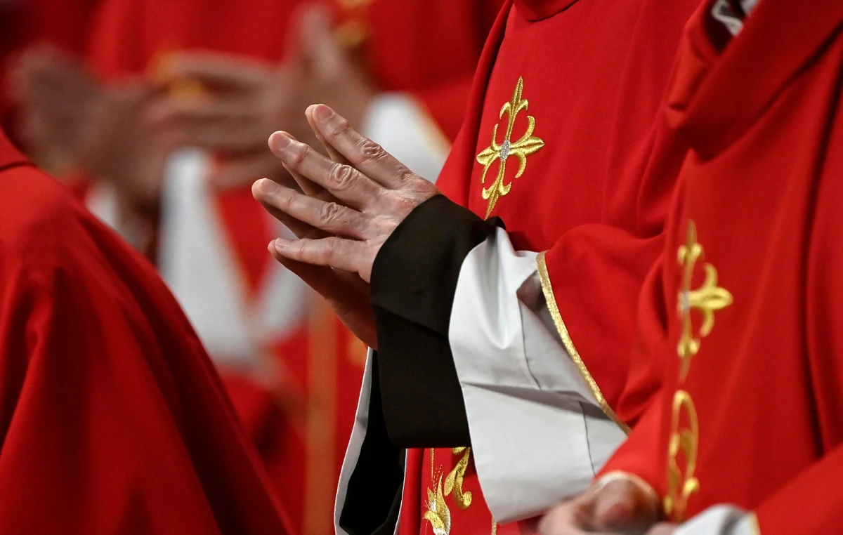 "Papabile dnia" - pod takim hasłem włoskie media prezentują najpoważniejszych kandydatów na papieża. O tym, kto zostanie następcą Franciszka, zdecydują kardynałowie na rozpoczynającym się 7 maja konklawe. Na łamach włoskiej prasy i w telewizji prezentowane są sylwetki najpoważniejszych kandydatów. 