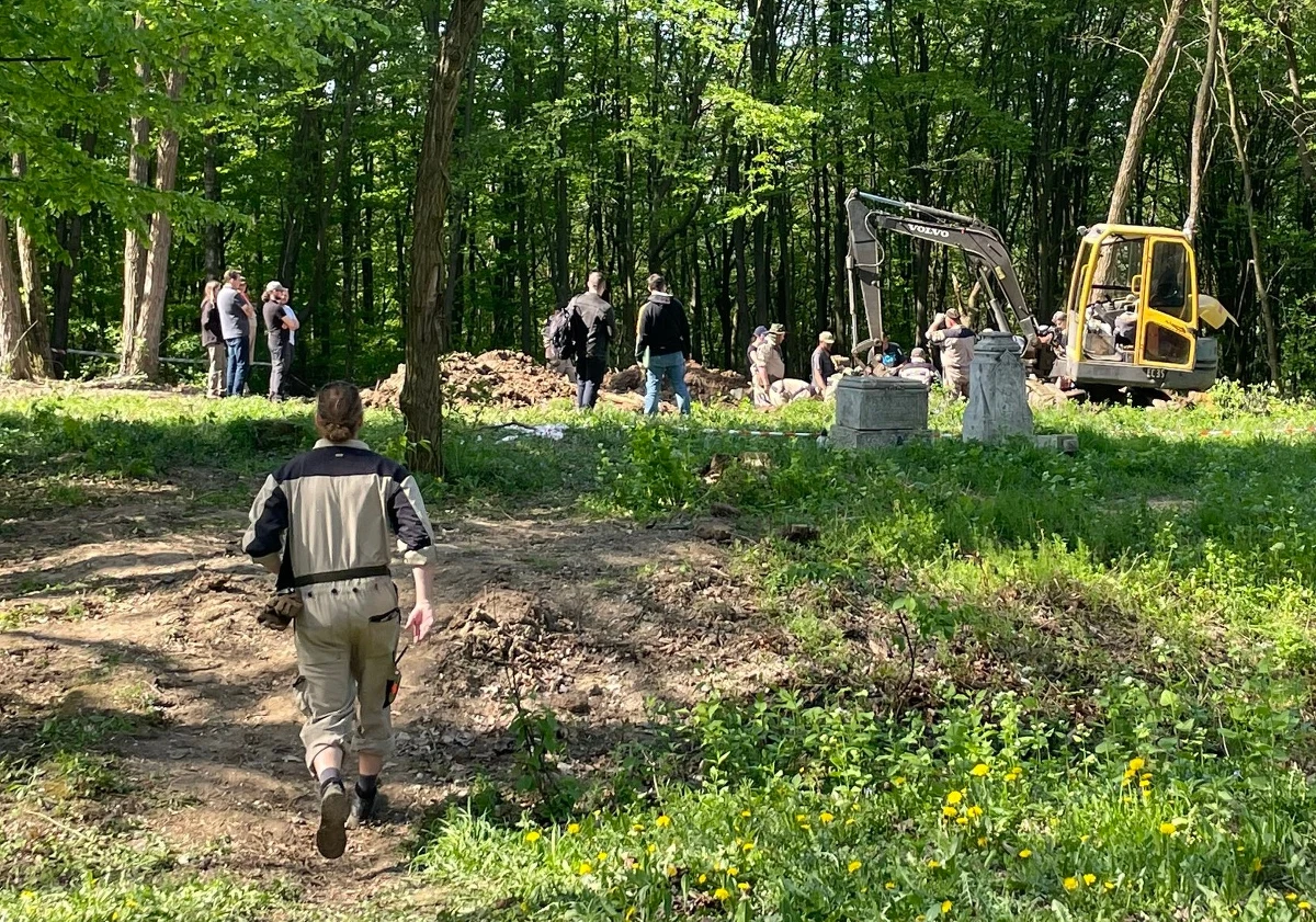 Nowe informacje w sprawie ekshumacji w Puźnikach na Ukrainie. Zespół badawczy ustalił zasięg i wielkość mogiły oraz przystąpił do podejmowania szczątków, które bez wyjątku, zostaną poddane identyfikacji - napisano w komunikacie MKiDN, Fundacji "Wolność i Demokracja", Pomorskiego Uniwersytetu Medycznego oraz IPN.