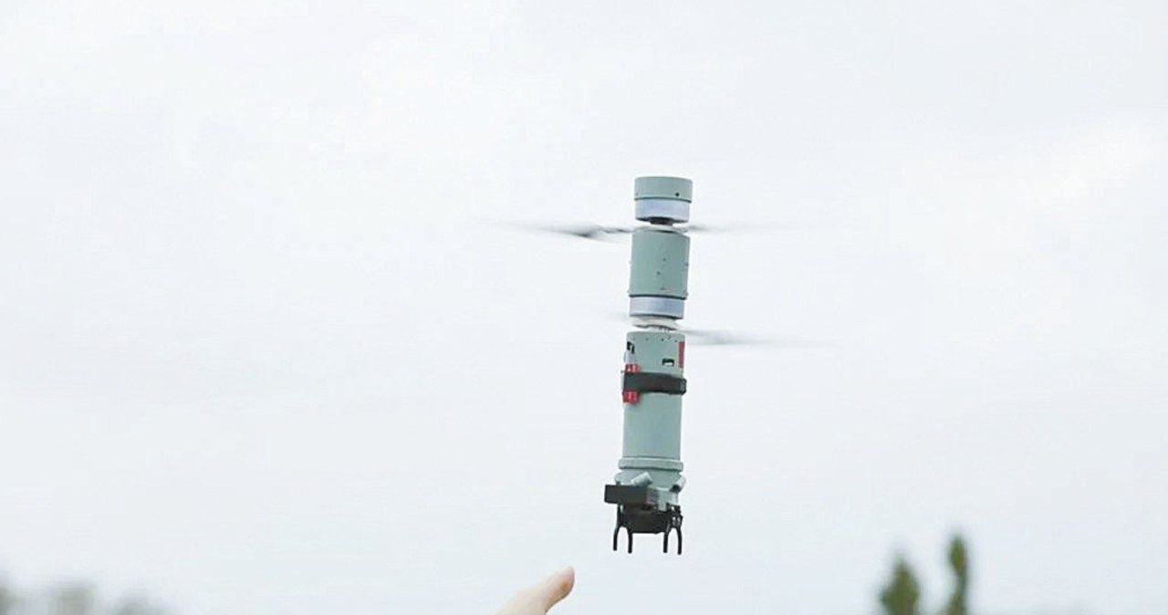 Waży 1 kg i wygląda jak termos, ale to zaawansowany dron bojowy