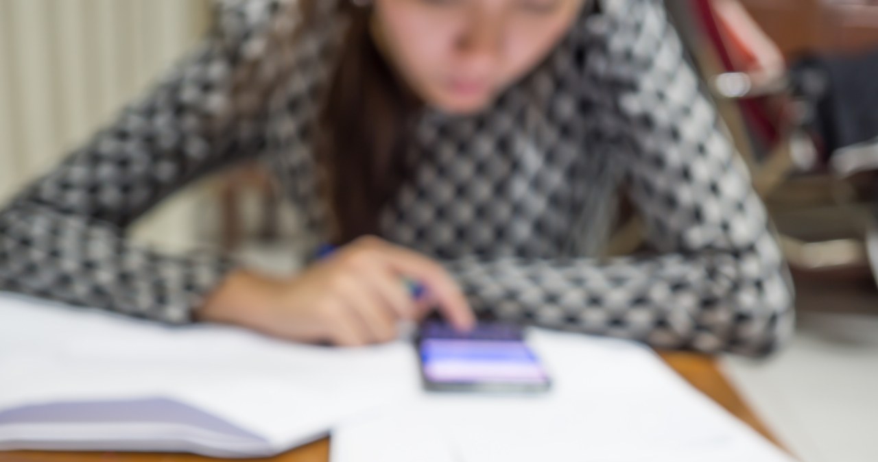 Od 1 września nowy zakaz w szkołach. Chodzi o telefony