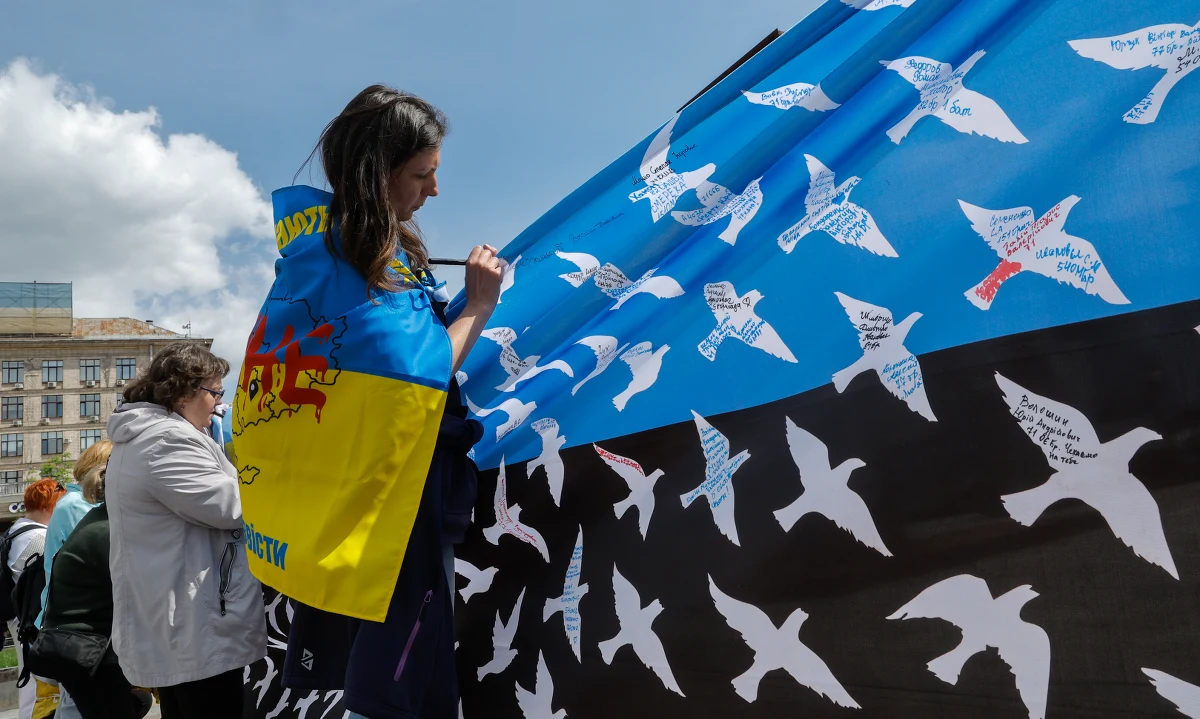 Ukraina jest gotowa, aby już w środę popisać z USA umowę o zasobach naturalnych, a ukraińska minister gospodarki tego dnia udała się do Waszyngtonu, by złożyć podpis pod dokumentem. Takimi informacjami podzieliła się w środę agencja Bloomberg, powołując się na osobę zbliżoną do sprawy.