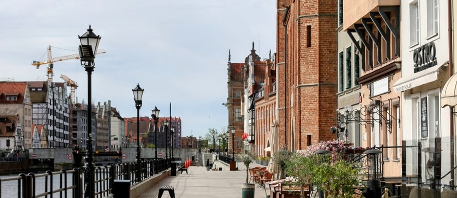 Zakończył się remont Długiego Pobrzeża w centrum Gdańska. Przebudowa około 500-metrowego odcinka od Mostu Zielonego do Targu Rybnego kosztowała ponad 70 mln złotych. Jedno z najbardziej rozpoznawalnych miejsc w mieście zostało udostępnione turystom i mieszkańcom tuż przed długim, majowym weekendem. 