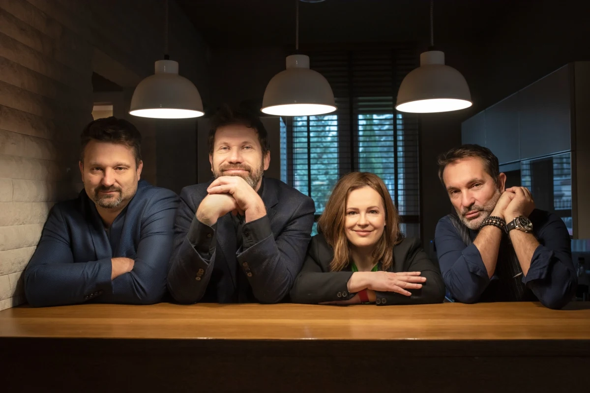 Kabaret Hrabi poinformował, że zawiesza swoją działalność. Ta decyzja ma związek z chorobą nowotworową należącej do tej popularnej formacji Joanny Kołaczkowskiej. 