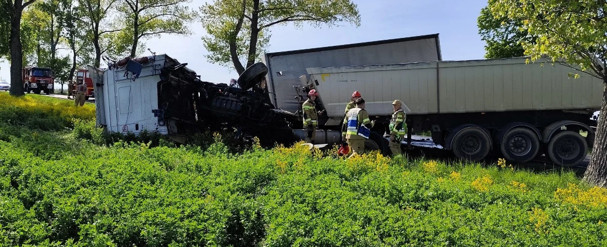 Jedna osoba zginęła w wypadku na drodze krajowej nr 40 w Twardawie na Opolszczyźnie. Zderzyły się tam dwa samochody ciężarowe. 