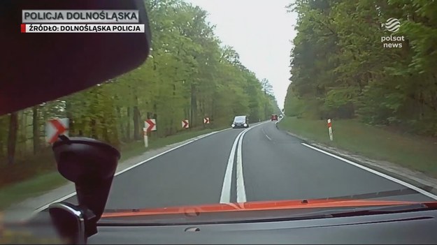 Sam nagrał jak łamie prawo. Policja zarekwirowała kamerę z samochodu pirata drogowego, który przez ponad 20 km uciekał przed radiowozem ulicami Dolnego Śląska. Kierowca miał zakaz prowadzenia pojazdów a w jego aucie były narkotyki. Materiał dla "Wydarzeń" przygotowała Anna Wietrzyk.