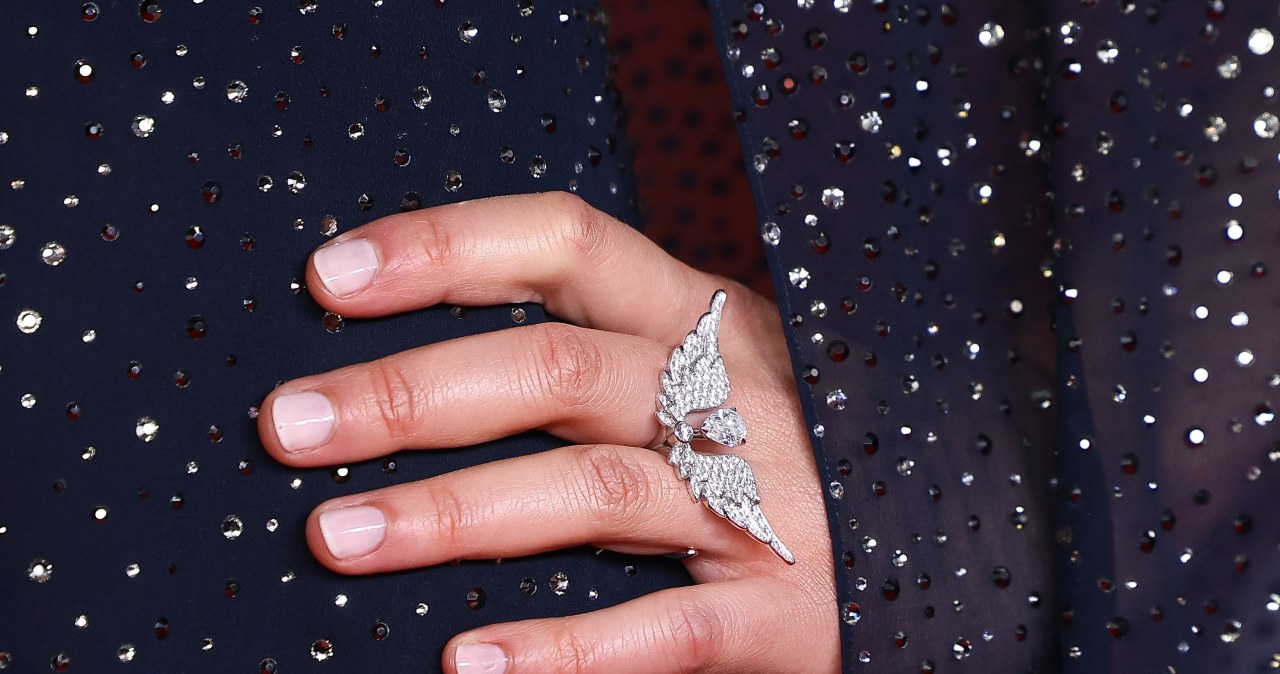 Klasyczny manicure po hybrydzie. Jak zadbać o paznokcie?