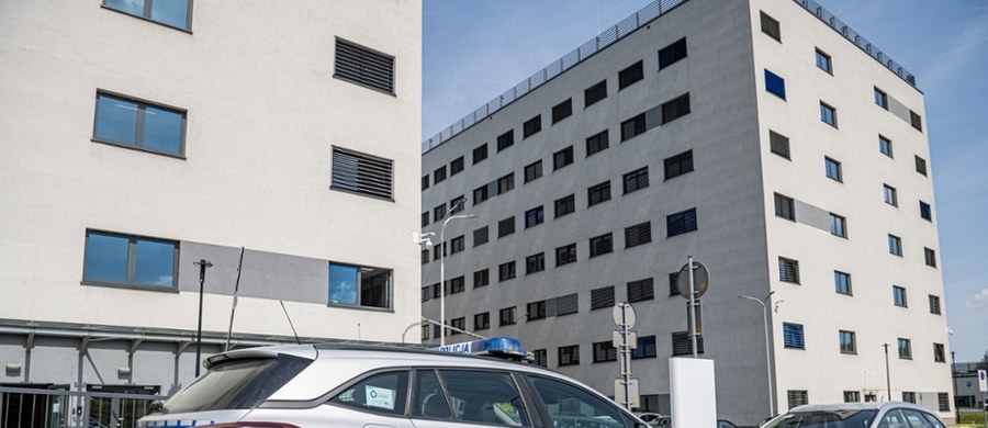 "Policjanci nie zlekceważyli sprawy lekarza z krakowskiego szpitala, który w styczniu przyszedł do nich z informacją, że jeden z pacjentów żąda od niego pieniędzy za rzekomy błąd lekarski. Nie doszło do złamania procedur". Takie są - jak dowiedział się reporter RMF FM - wyniki postępowania przeprowadzonego przez Biuro Kontroli Komendy Głównej Policji. Chodzi o ortopedę śmiertelnie ranionego we wtorek przez właśnie tego mężczyznę - funkcjonariusza Służby Więziennej.

